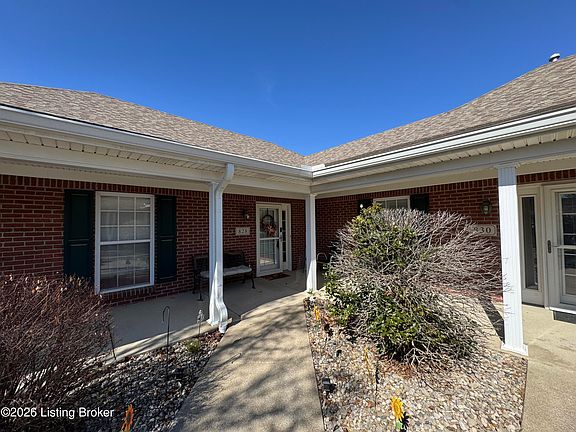 2nd image of 828 Garden Pointe Dr
