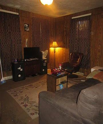 3rd image of 810 Guilford St