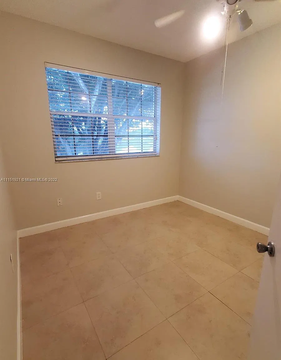 1851 Northwest 96th Terrace - 6C — Photo 4