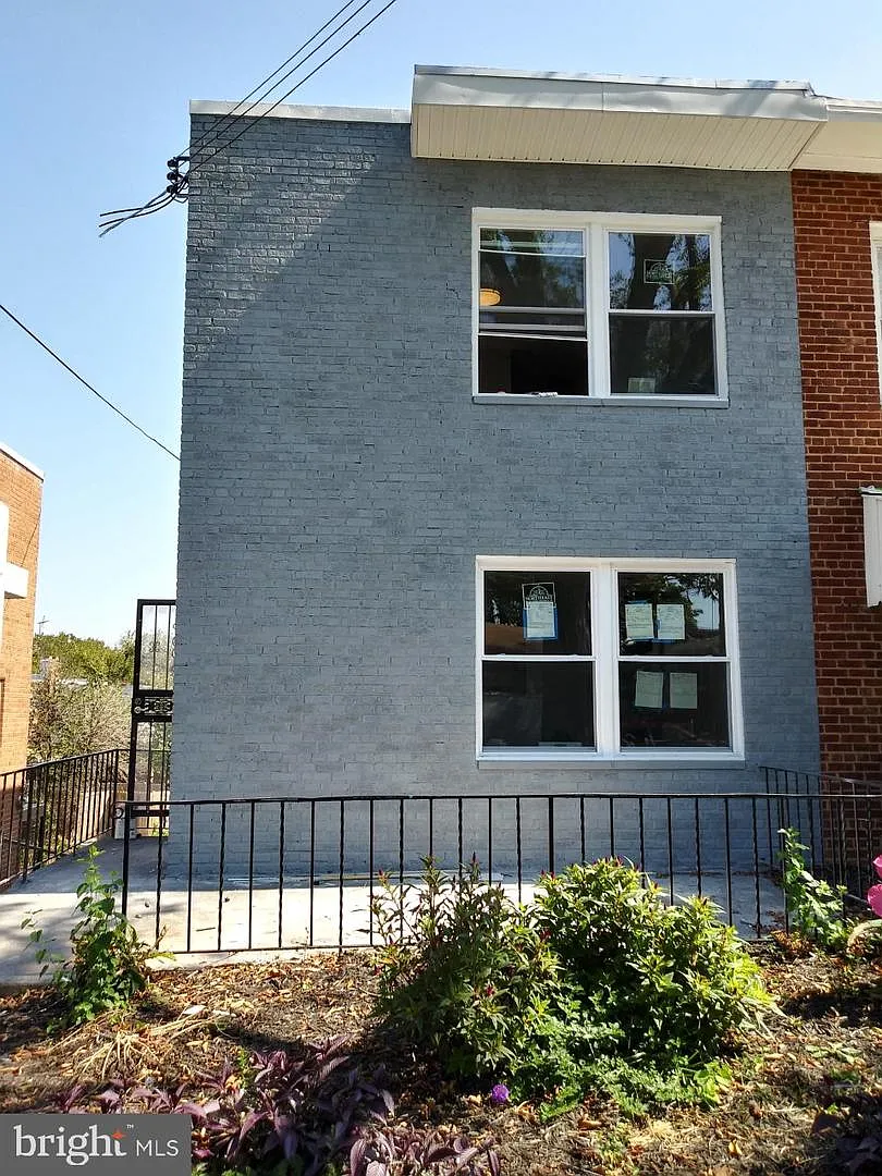 5403 Chillum Pl NE photo 1
