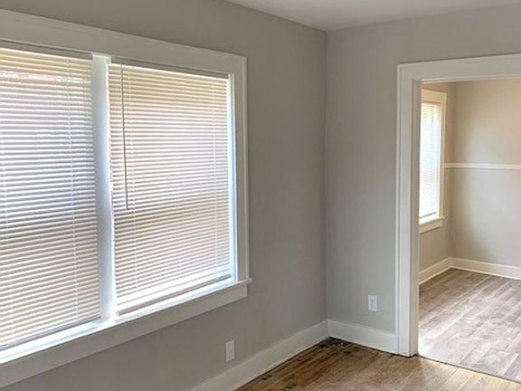 3rd image of 524 Gladstone Blvd Unit 1