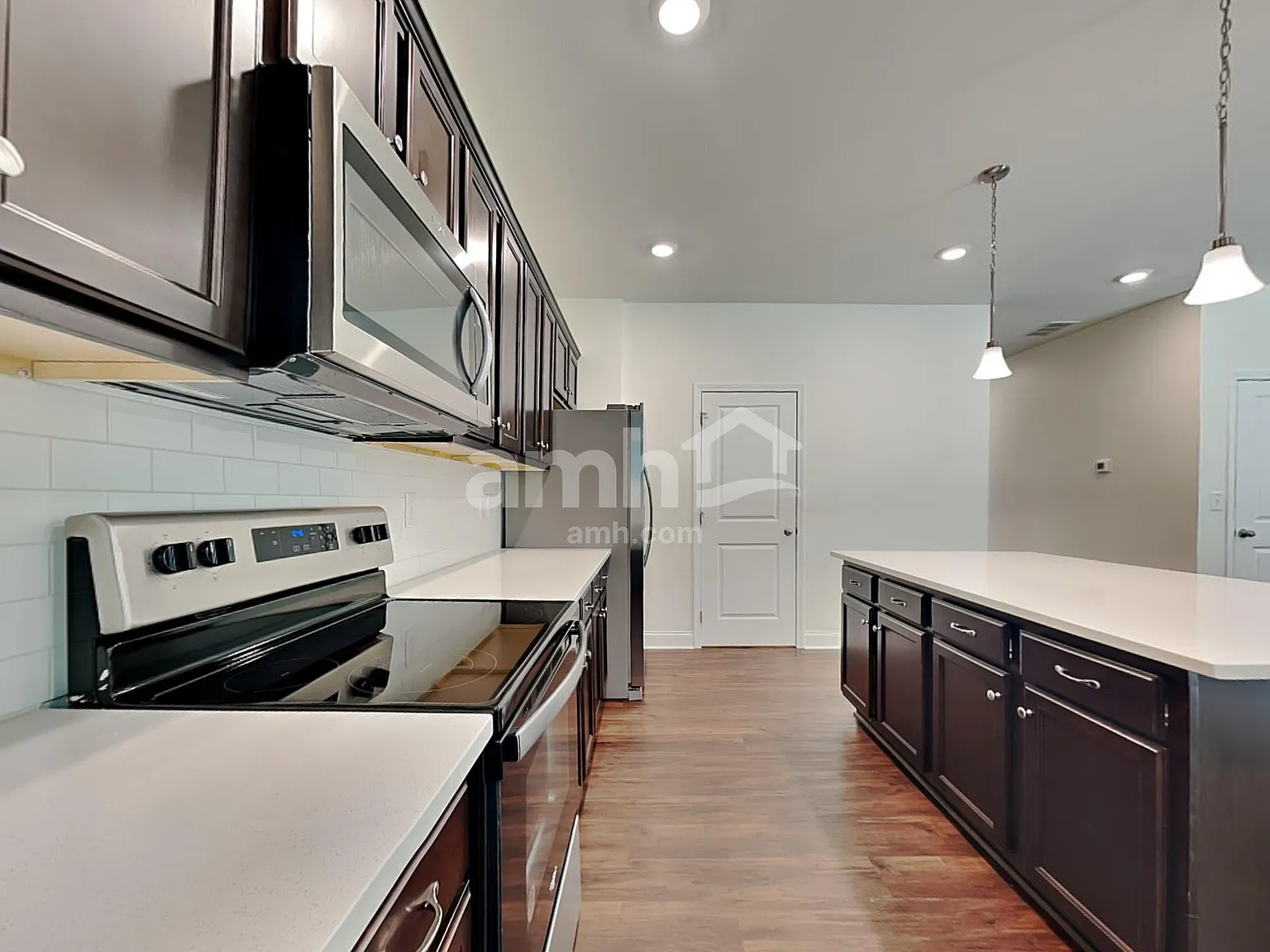 4 bed, 2.5 bath, 2449 sqft, $2,590 — Photo 3