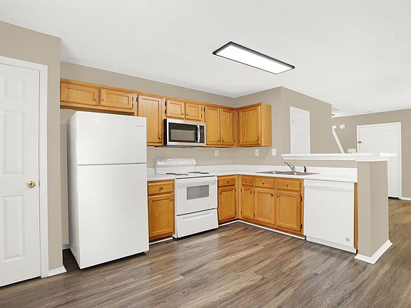 5th image of 818 Barrington Woods Cv #807