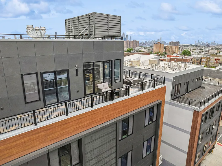 6810 Polk St — Photo 39