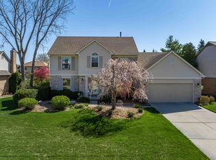 19294 Fairlane Ct, Livonia, MI 48152