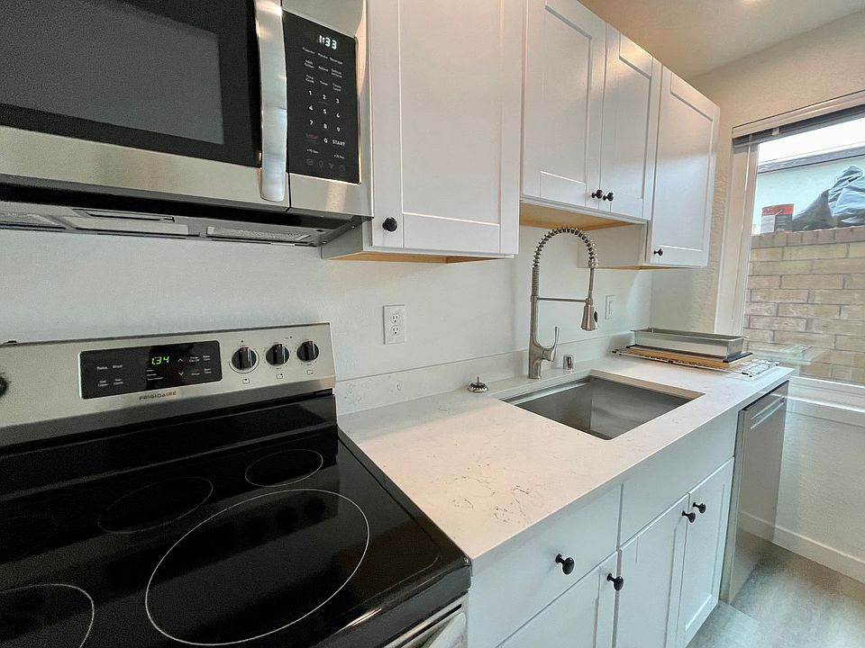 La Rae Apartments 5220 California Ave SW Seattle WA Zillow