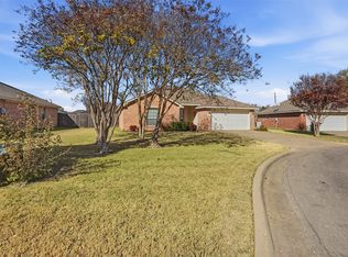 212 Preston Dr, Cleburne, TX 76033