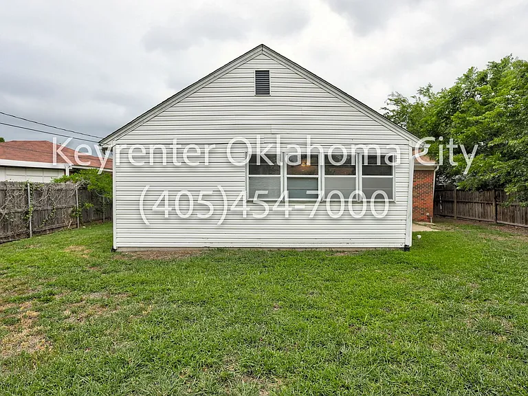 1622 W Britton Rd — Photo 41
