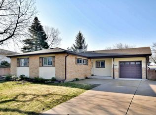 555 Milton Ln, Hoffman Estates, IL 60169