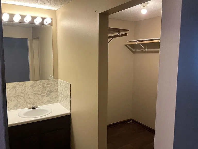 795 East 6th St — Photo 4