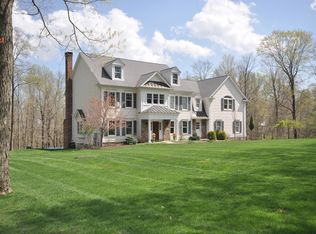 15 Cavalry Ct, Ridgefield, CT 06877