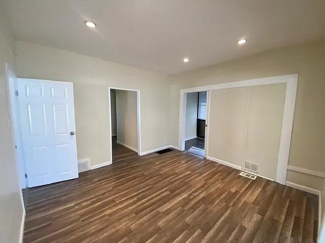 102 Broadway St — Photo 32