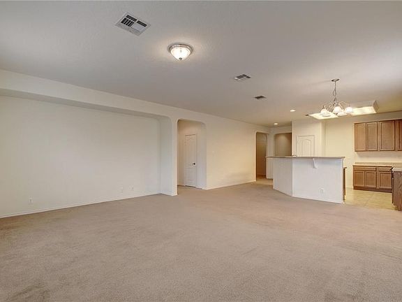5th image of 586 Apricot Dr