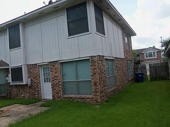 2nd image of 2015 Sandy Knoll Dr