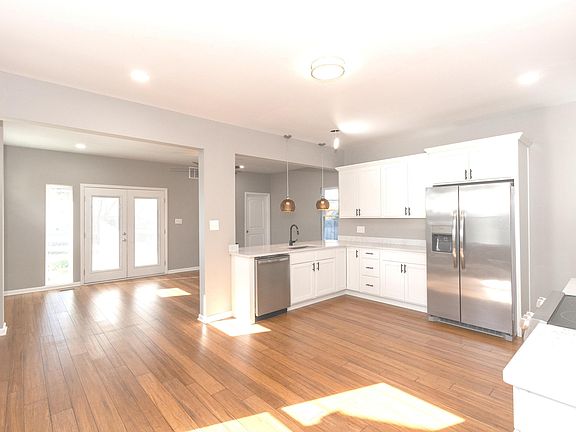 2nd image of 1833 Lexington Ave