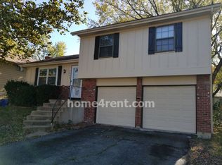 1905 E Pawnee Dr, Olathe, KS 66062