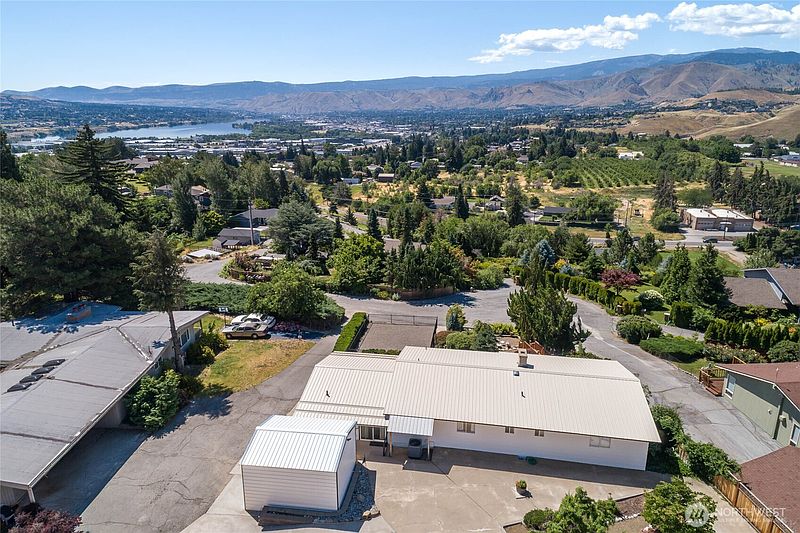 4th image of 330 Sunnyslope Heights