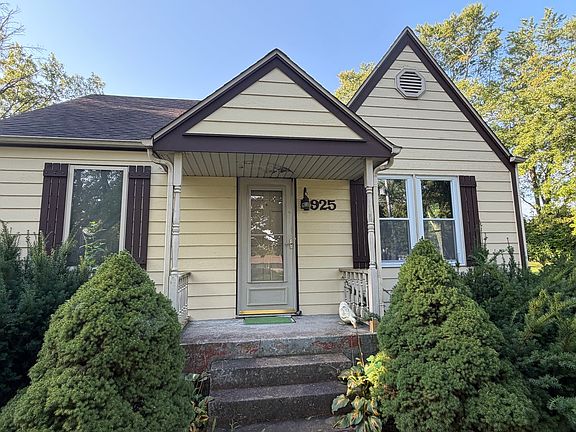 3rd image of 925 W Spring St