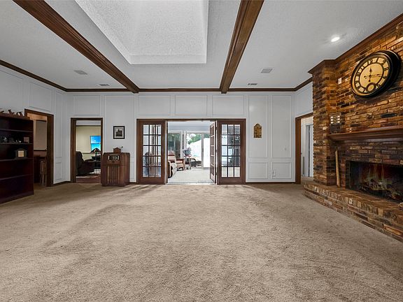 2nd image of 2341 Tamarisk Ln