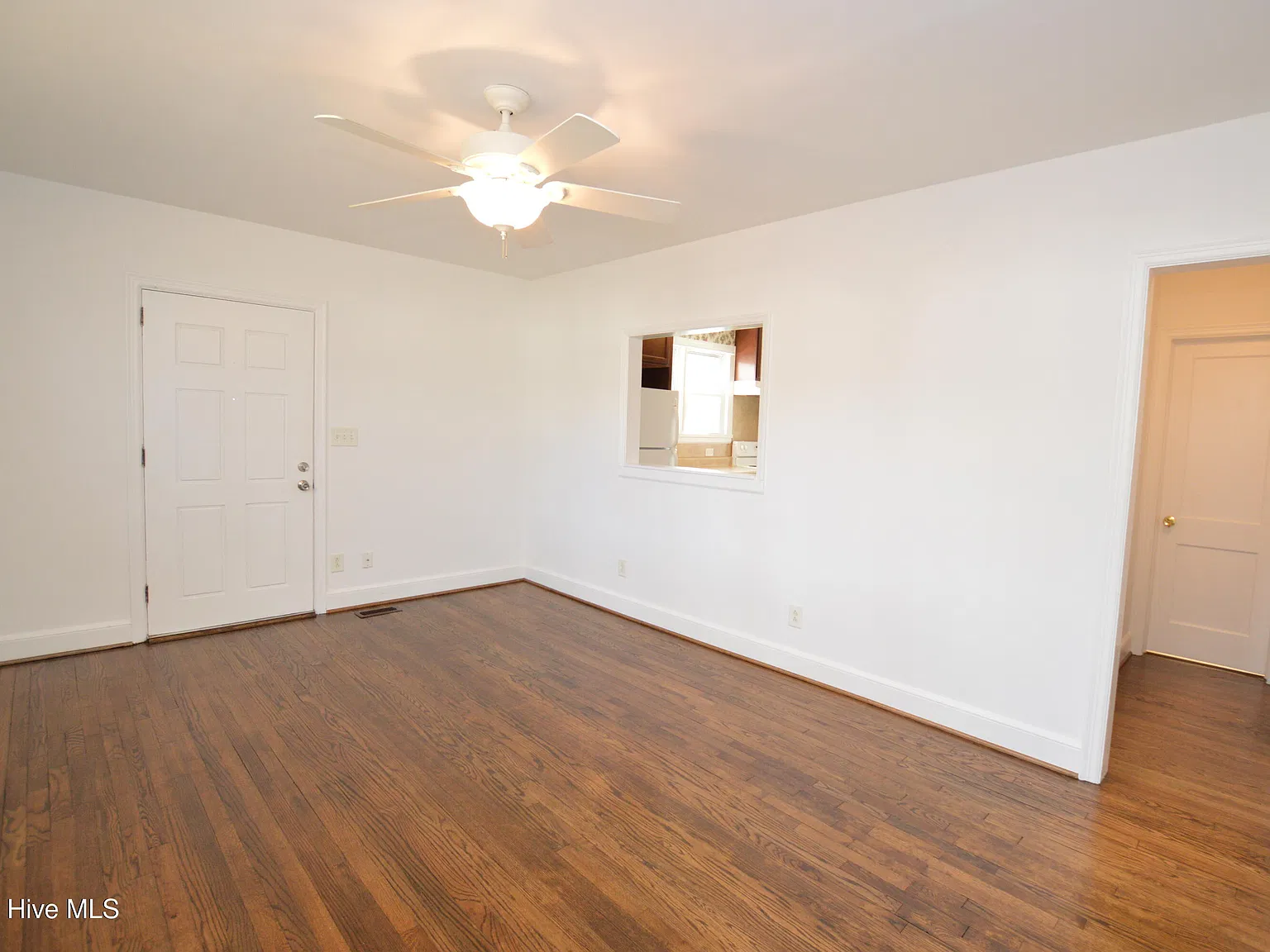 2 bed, 1.0 bath, $1,100 — Photo 4