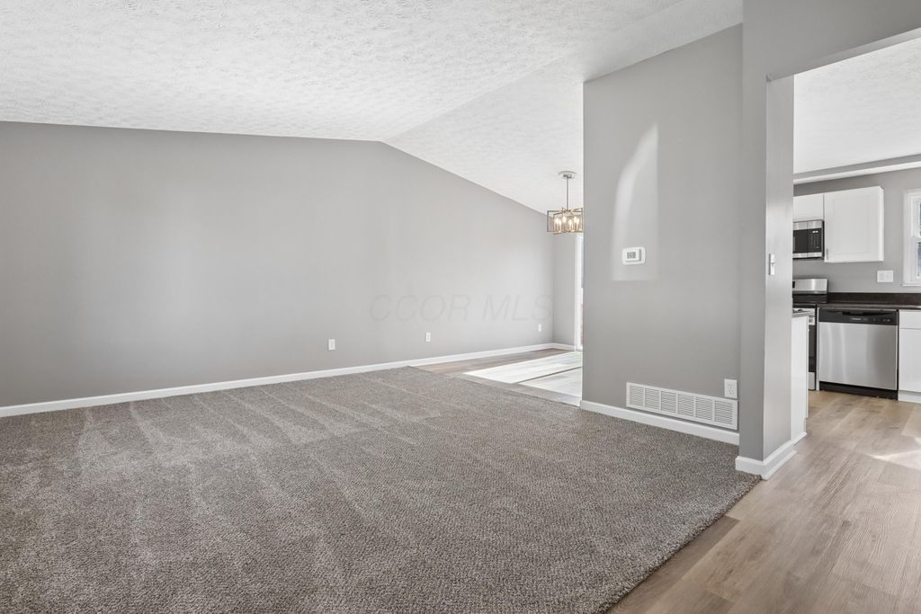 1300 Laurel Green Pl, Galloway, OH - View 5