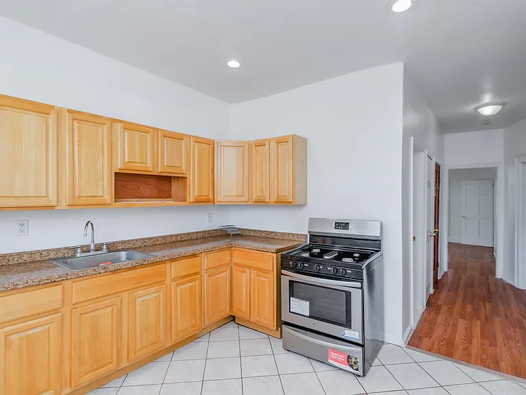 404 Danforth Ave — Photo 1