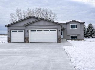 336 7th Ave SW, Surrey, ND 58785