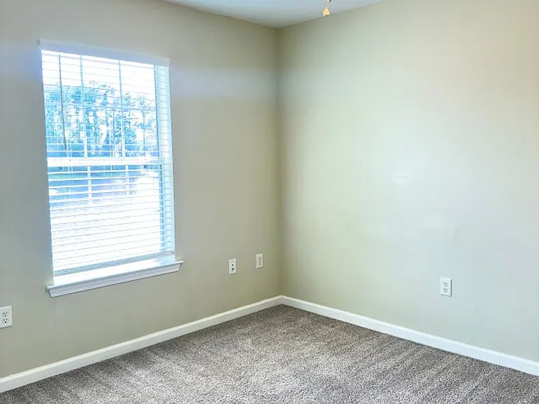 138 Hamilton Dr — Photo 14