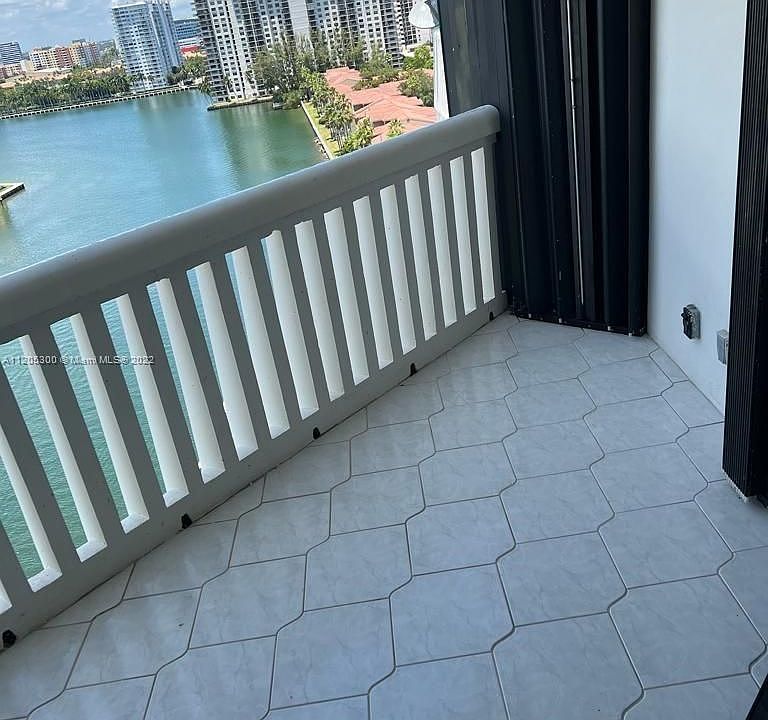1st image of 1000 Island Blvd #1510