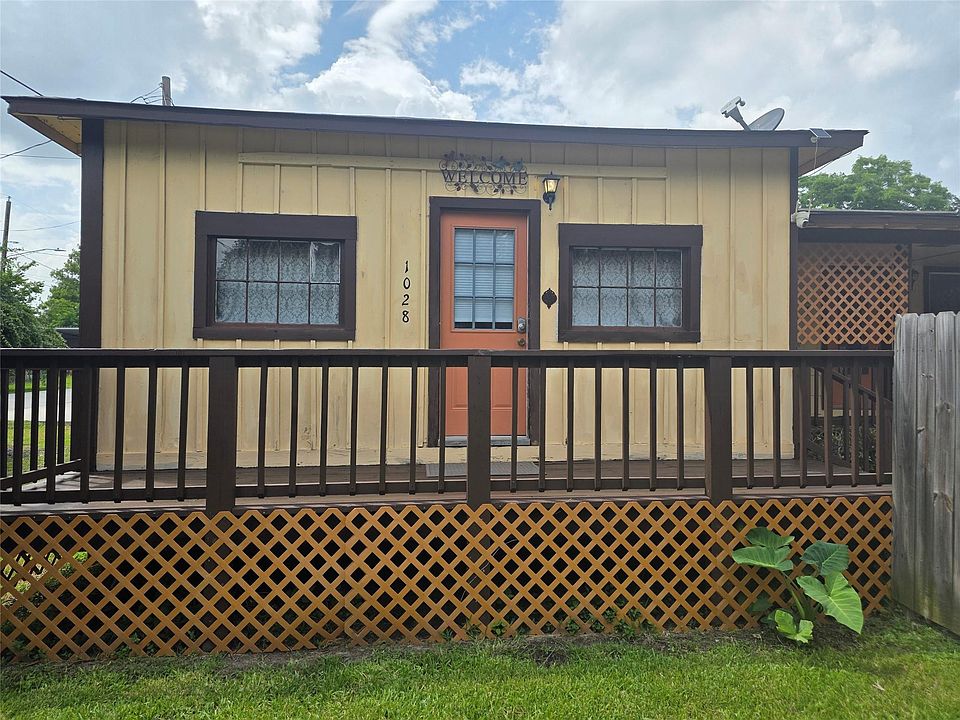 1st image of 1028 Baker Ave