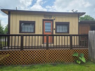 1028 Baker Ave, Bacliff, TX 77518