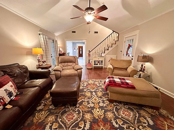 2nd image of 705 Stinnett Dr