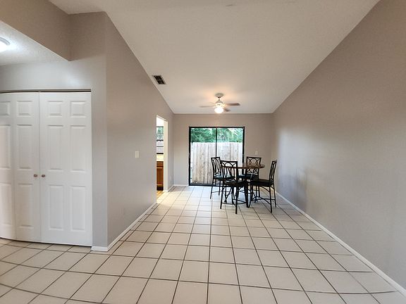 2nd image of 1140 Plaza Comercio NE APT 3