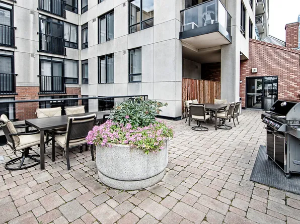 Jazz, 167 Church St, Toronto, ON M5B 1Y6