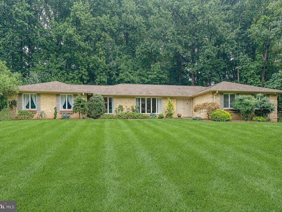 1st image of 1421 Autumn Leaf Rd