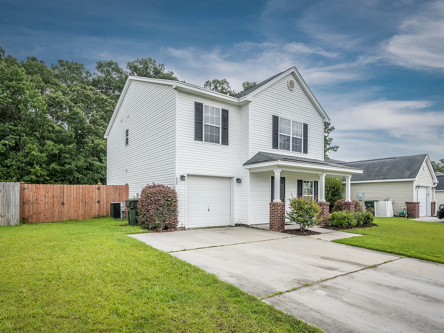 3 bed, 2.5 bath, 1675 sqft, $2,100 — Photo 2
