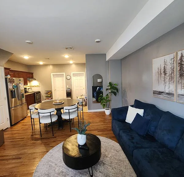 245 W Grand St #1RST — Photo 9