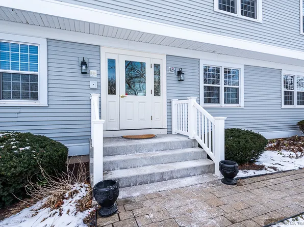 38 North Main Street APT 2, Essex, CT 06426