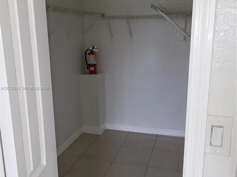 31 NE 13th Ave #5 — Photo 7