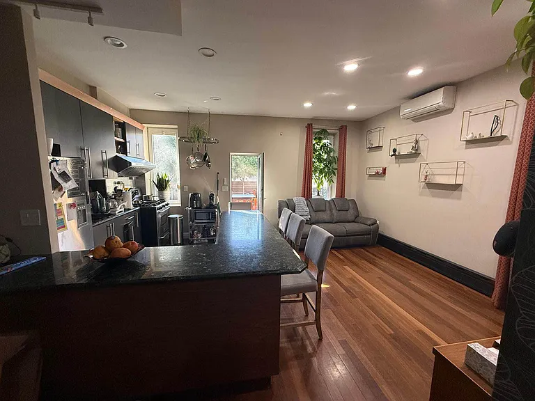 1862 De Kalb Ave #1 — Photo 4
