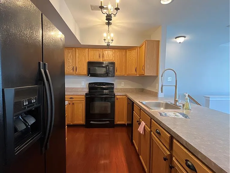 28 Wagon Wheel Rd #28 — Photo 4