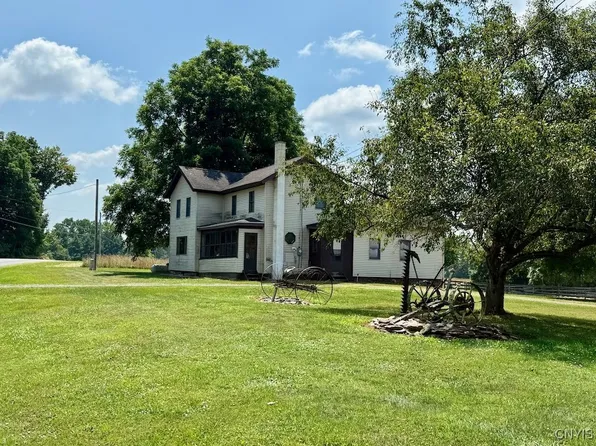 377 Chesbro Rd, Pennellville, NY 13132