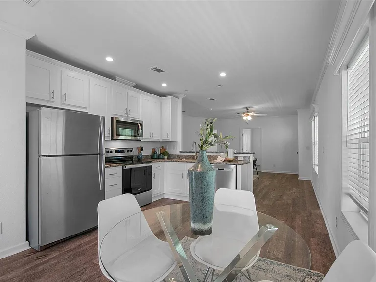 1284 Plymouth Pl — Photo 22