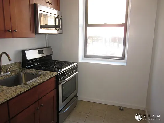 Rented by Kian Realty | media 8