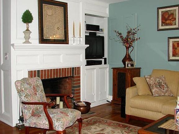 3rd image of 4 Warren St #B