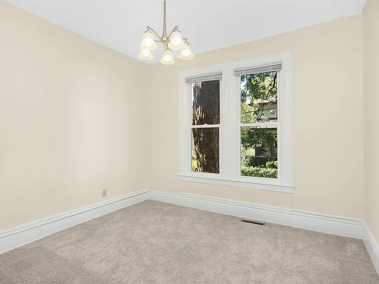 460 Beaumont St — Photo 24