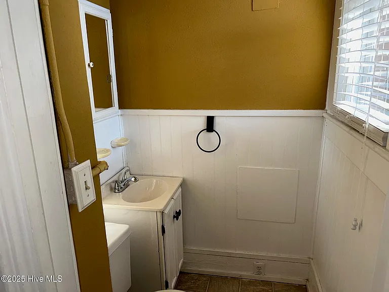 409 Biltmore St — Photo 9