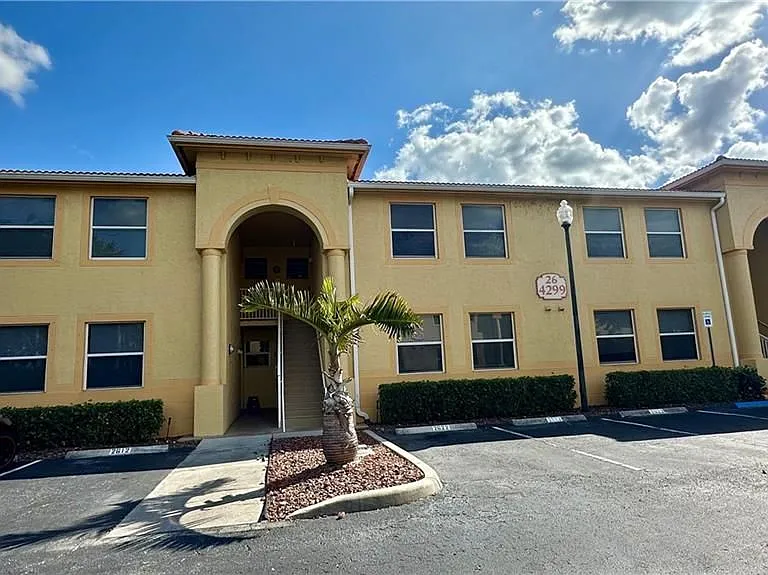 4299 Bellasol Cir #2621 — Photo 4