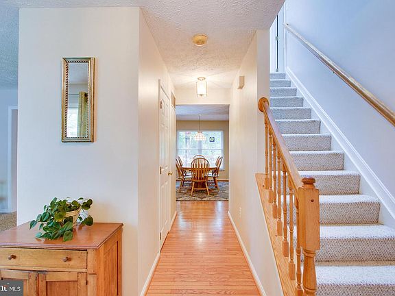 5th image of 393 Kiltie Ct