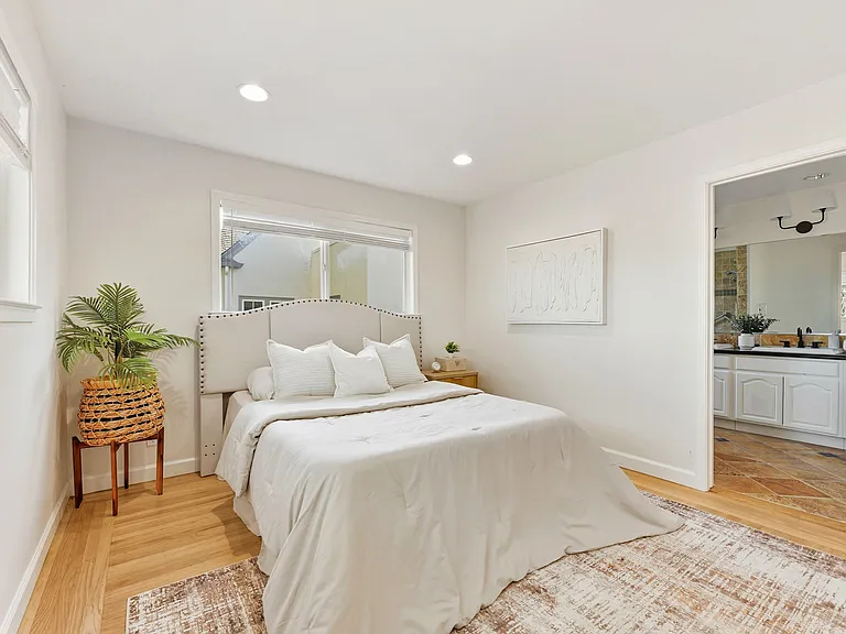 866 Alma Pl — Photo 28